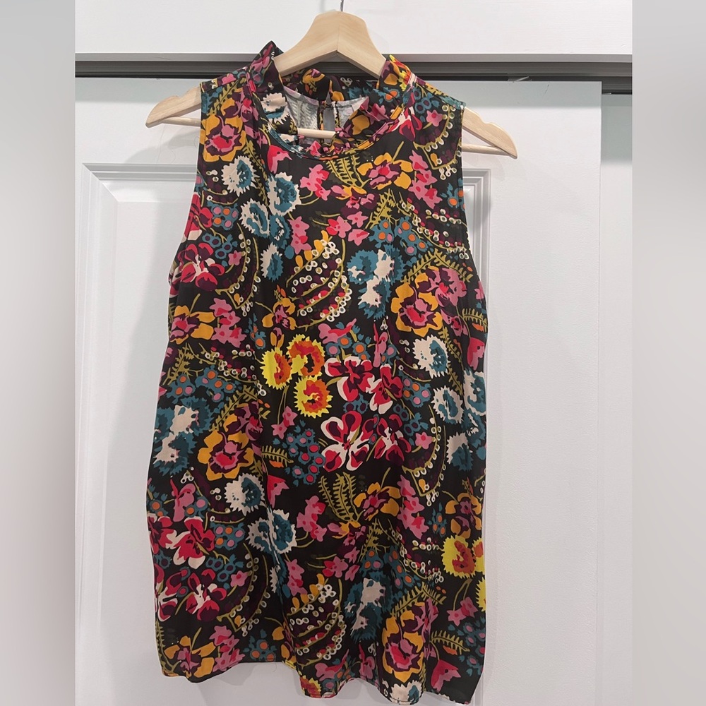 Loft Floral Sleeveless Blouse with keyhole back size Large
